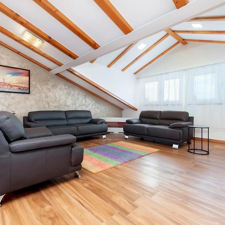 Apartment The Loft 로비니 외부 사진