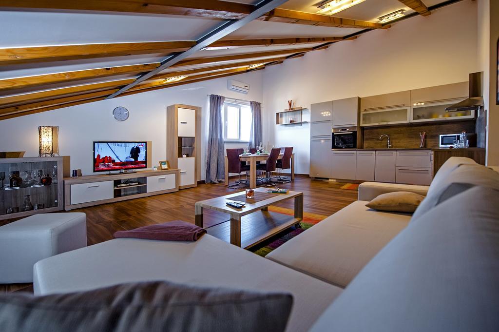 Apartment The Loft 로비니 외부 사진