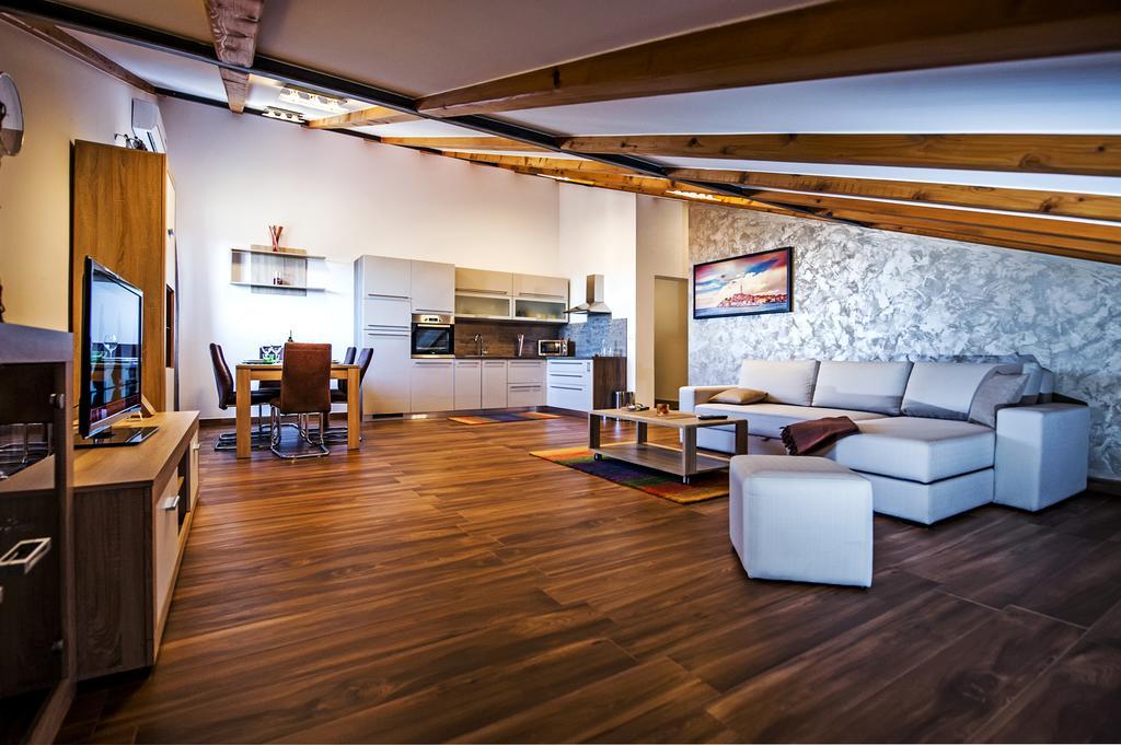 Apartment The Loft 로비니 외부 사진