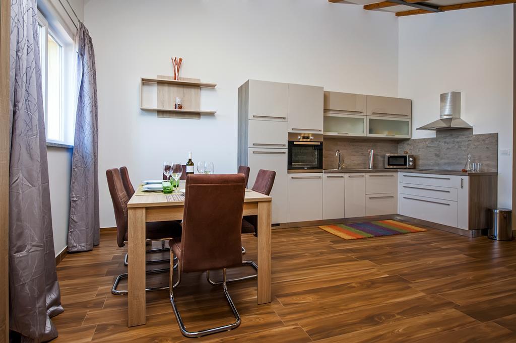 Apartment The Loft 로비니 외부 사진