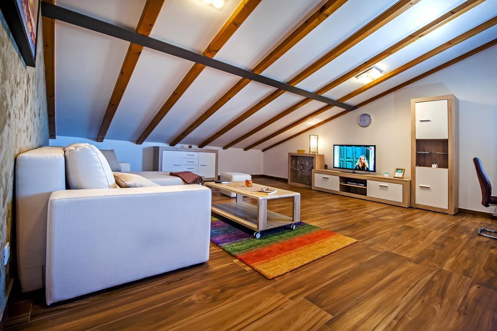 Apartment The Loft 로비니 외부 사진